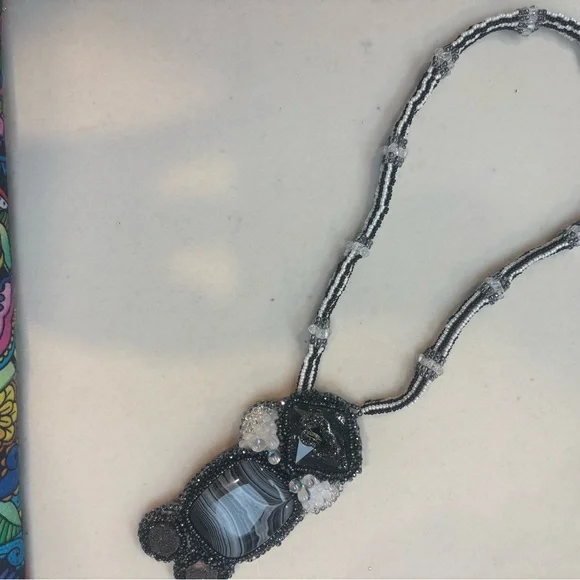 Handcrafted Beaded Pendant Necklace agate lights up optionally for fun - Picture 6 of 6